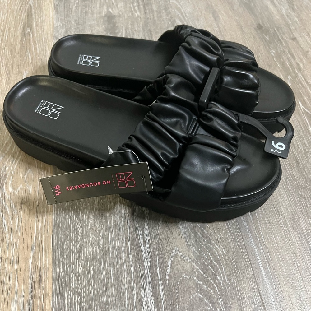 No boundaries Flatform sandals
